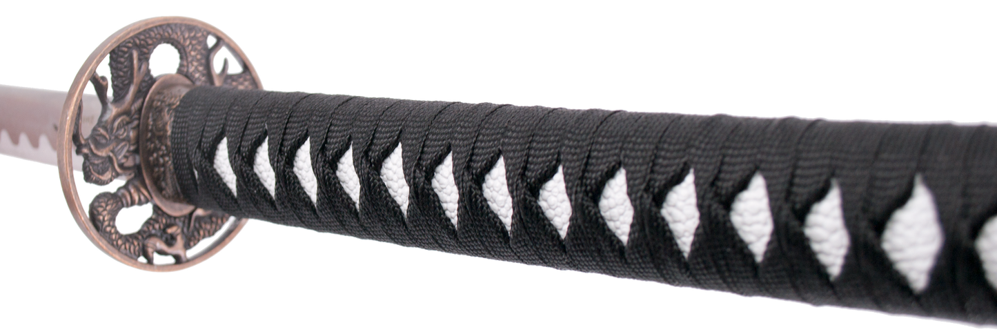 Katana 15343B de 102 cm hoja de acero, con vaina blanca con decoración de dragón, mango con encordado negro, con soporte. Ref. 15343B