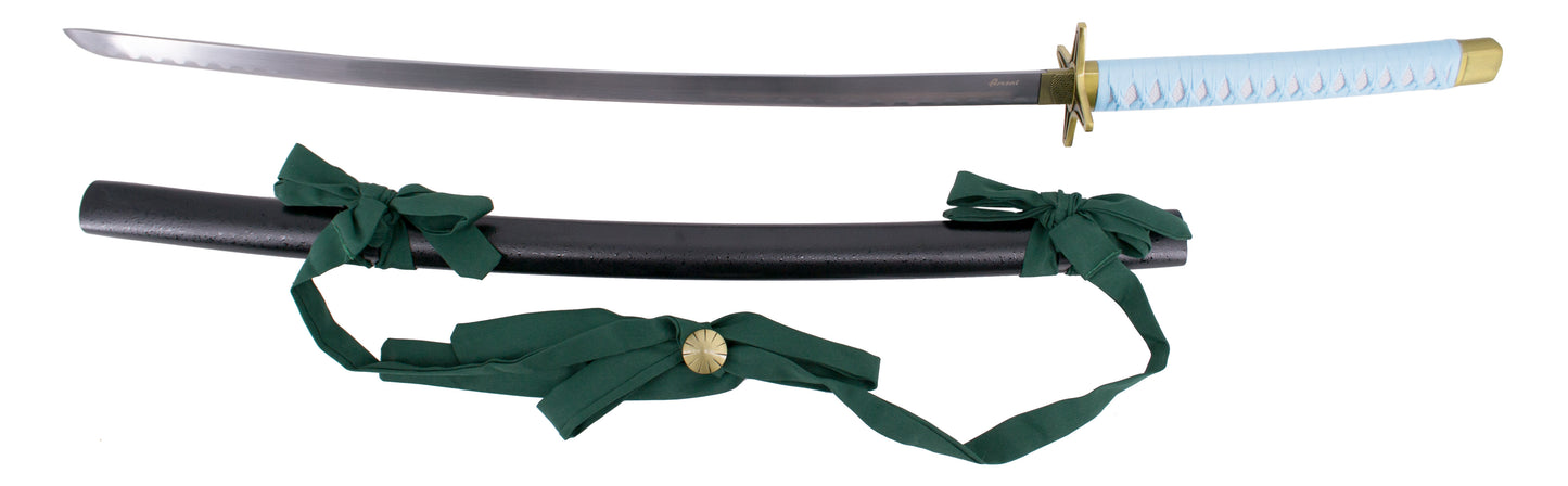 Katana S5046 de Toshiro Hitsugaya de Bleach réplica no oficial de 103 cm, hoja de acero acabado en satinado, vaina negra con lazo verde y broche en bronce, mango encordado azul cielo e imitación de piel de raya blanca. Ref. S5046