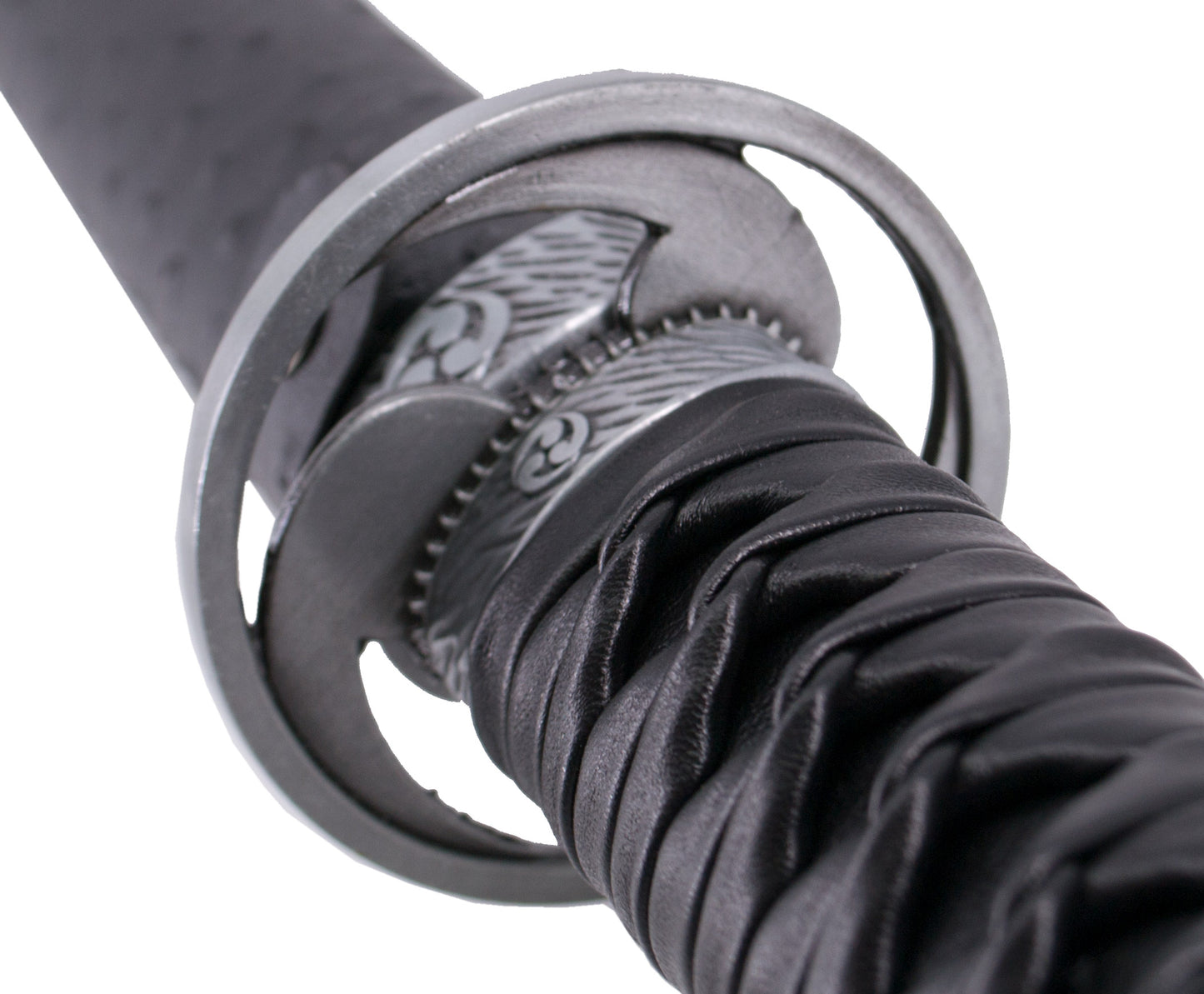 Katana S6044N de curpiel negro con decoración de 101 cm hoja de acero, mango con encordado de curpiel negro, con soporte. Ref. S6044N