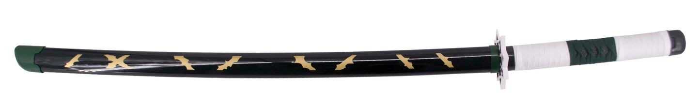 Katana Bambú LED S6049 de Demon Slayer empuñada por Shinazugawa Sanemi réplica no oficial de 68,5 cm hoja de bambú acabada en negro con detalles en color verde, con tira de led en color verde. Mecanismo de pilas AAA. Ref. S6049