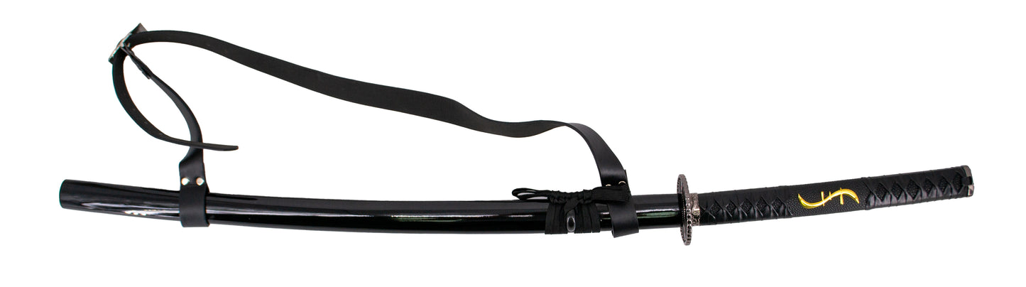 Katana S7011 de Hiro Nakamura réplica no oficial. Tiene un tamaño de 108 cm hoja con hoja de acero acabada en satinado de 68 cm, vaina negra, mango encordado negro. Con soporte.
