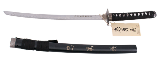 Wakisashi 11002M "Corage, Deber y Lealtad" el último samurai vaina negra con grabado "Corage, Deber y Lealtad" de 79 cm hoja de acero, mango con encordado negro, con soporte. Ref. 11002M
