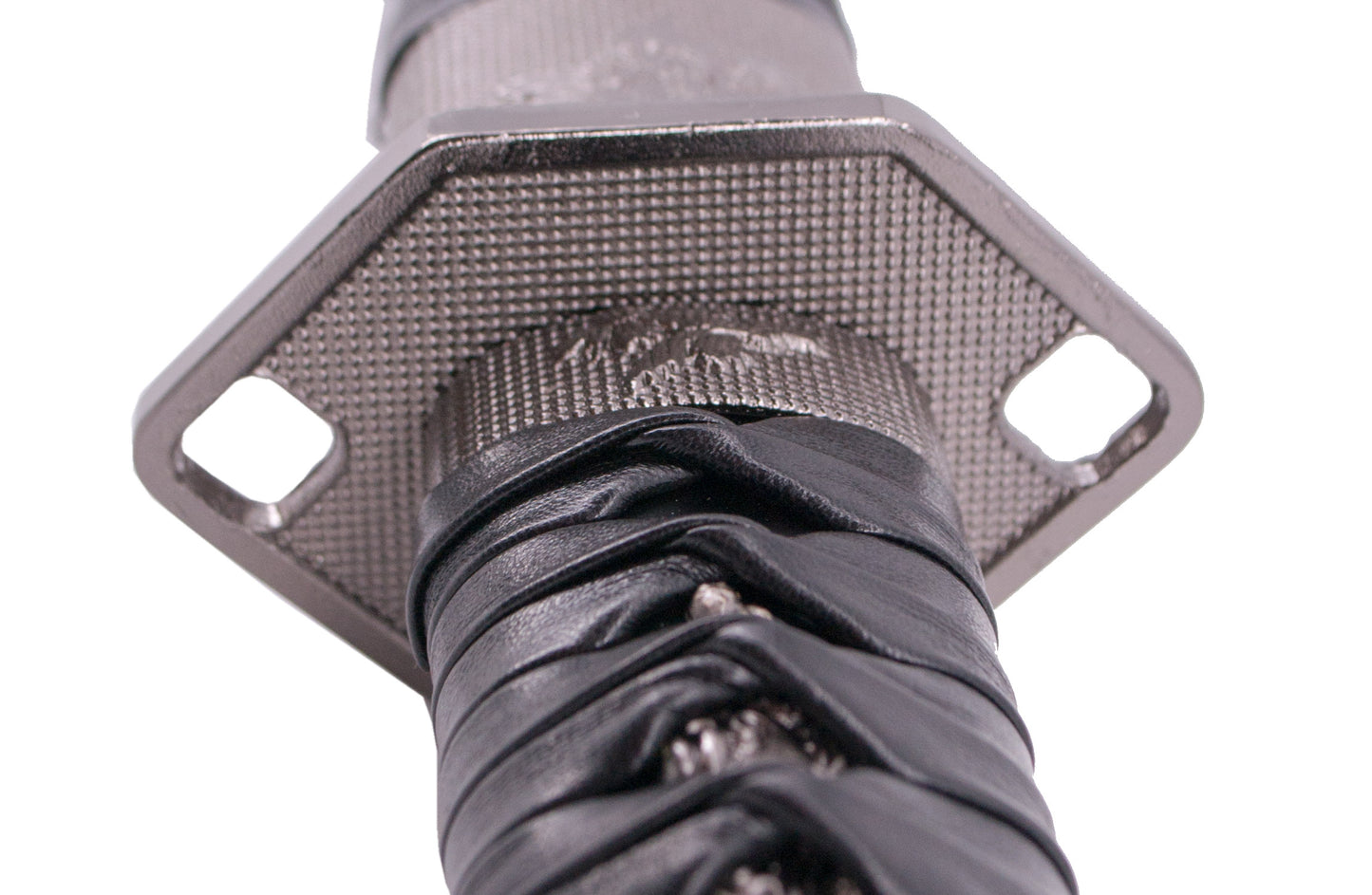 Katana S2022 de 102,5 cm hoja de acero con wakisashi, vaina de madera negra con detalles metálicos, mango encordado negro de polipiel. Con soporte. Ref. S2022