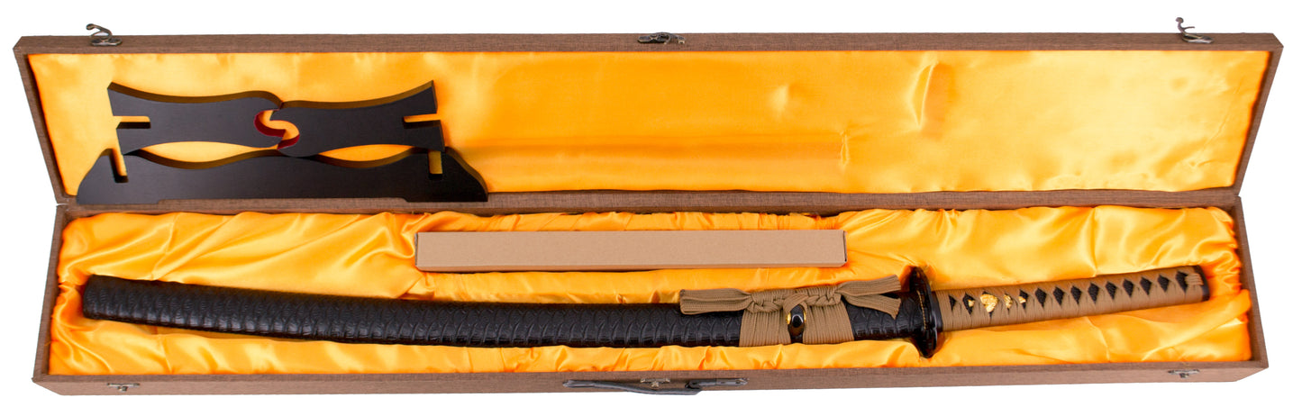 Katana Funcional S6038 de 104 cm hoja de acero al carbono 1045, vaina de madera forrada con polipiel negra imitando piel de cocodrilo, mango encordado marrón