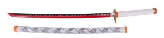 Katana Bambú LED S6048 de Demon Slayer empuñada por Rengoku Kyoujurou réplica no oficial de 68,5 cm hoja de bambú en rojo y negro. Mecanismo de pilas AAA, vaina blanca con detalles en azul. Ref. S6048