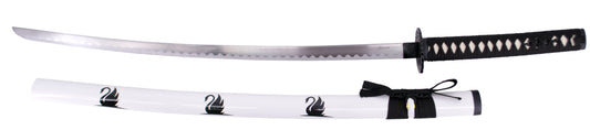 Katana Cisne Negro S6056L de 103,5 cm con hoja de acero, vaina de madera lacada en blanco con tres cisnes negros, mango con imitación de piel de raya y encordado negro, la tsuba es un cisne. Con soporte. Ref. S6056L